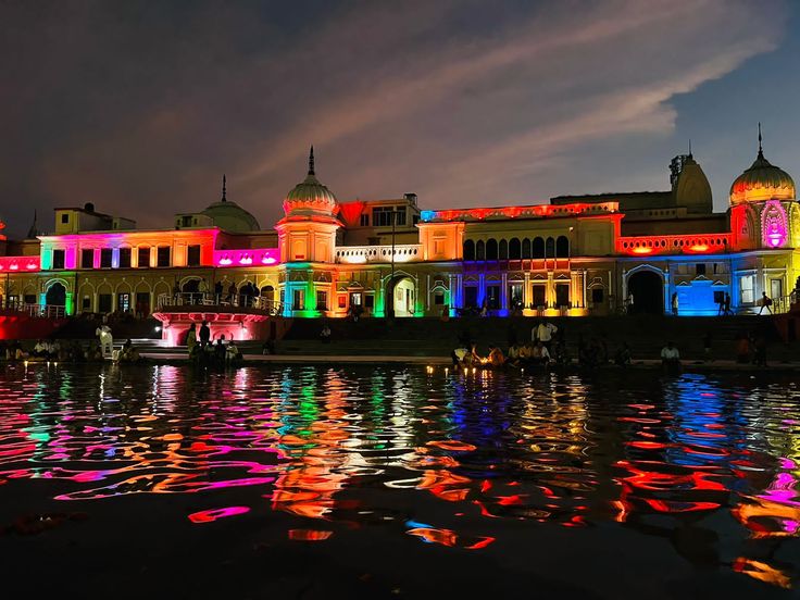 Saryu aarti at Ram ki Paidi — lamps raised above the water at dusk, the broad terraced steps behind